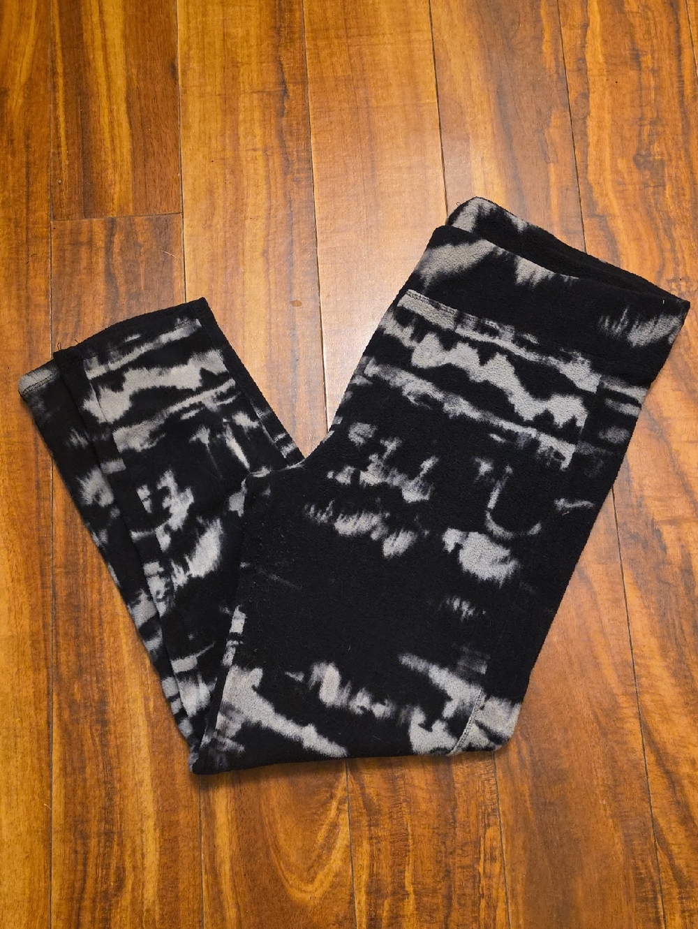 Cuddl Duds Black & Cream Tie-Dye Fleece Leggings - 1X